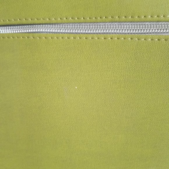 Tahitian Noni Olive Green Travel Bag - Picture 15 of 16